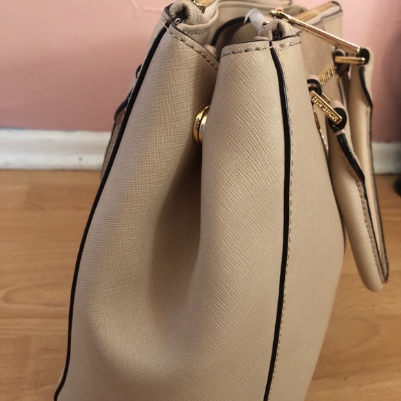 Michael Kors Blush Bag / Purse w/ Removable Strap - Picture 4 of 15